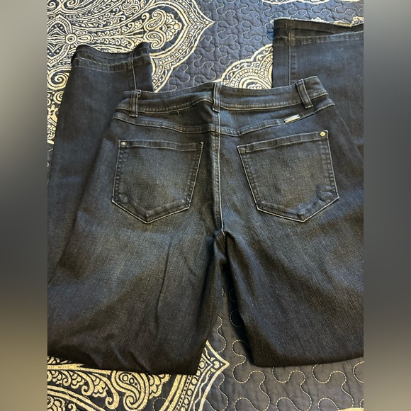 Inc Blue Jeans size 8 frayed patches on legs and cuff of Jean💙 - Picture 12 of 16